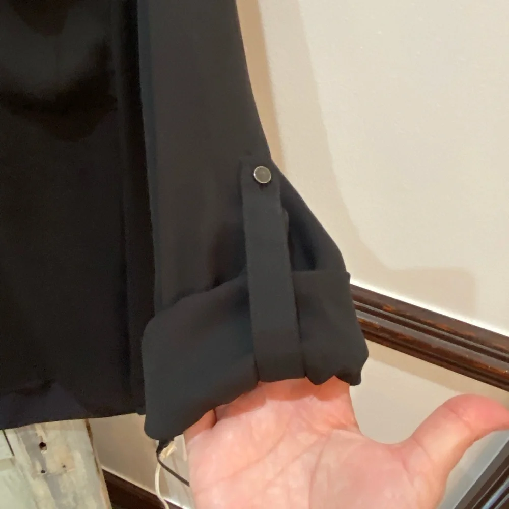 Women’s Black Blouse Kenneth Cole reaction button front fold up sleeve M - Picture 3 of 7